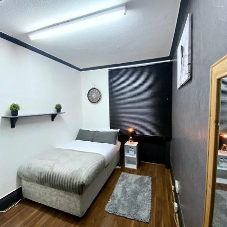 Townhouse 105 Hotel Huddersfield Ngoại thất bức ảnh