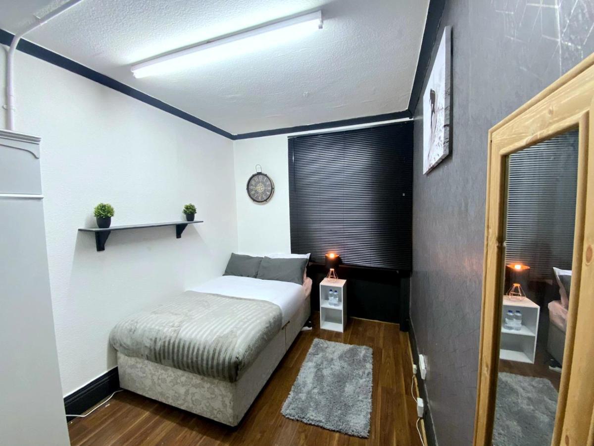 Townhouse 105 Hotel Huddersfield Ngoại thất bức ảnh