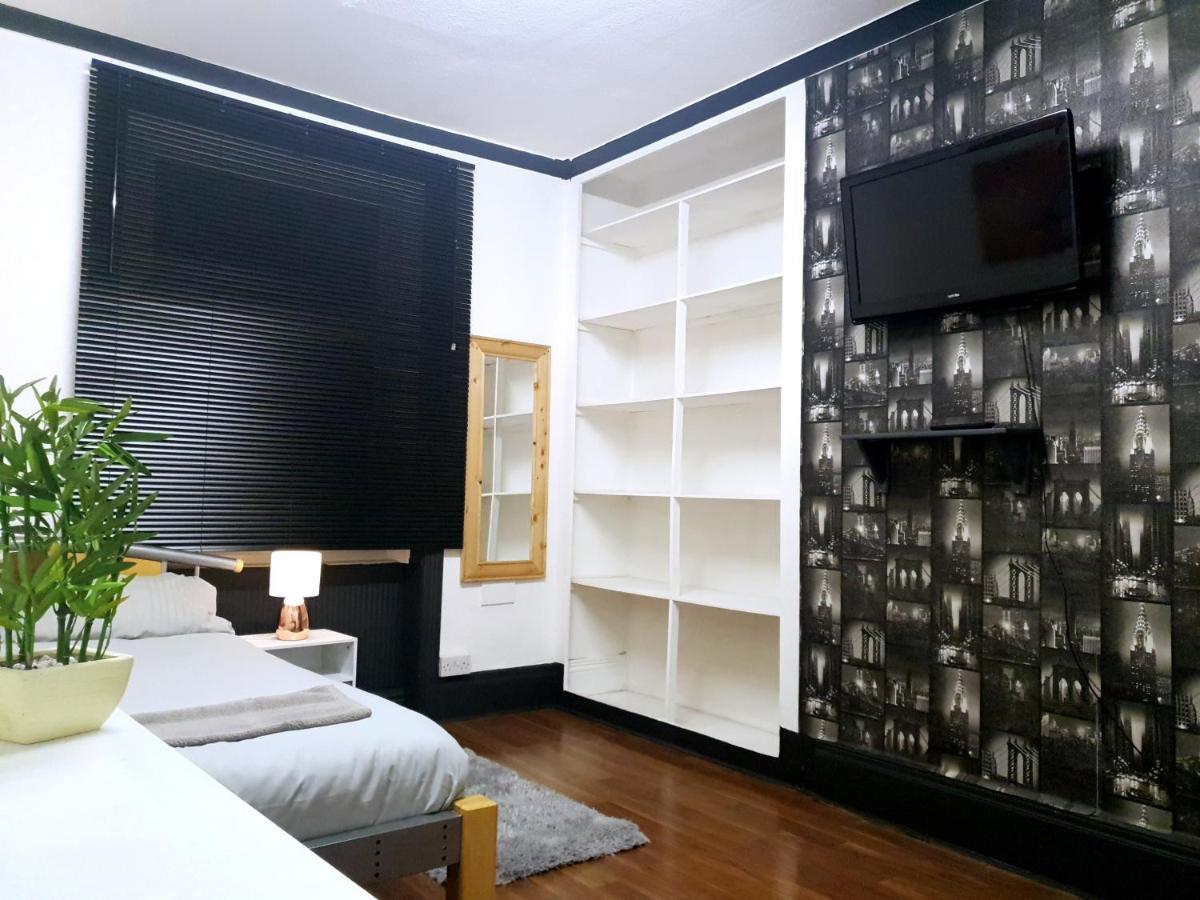 Townhouse 105 Hotel Huddersfield Ngoại thất bức ảnh